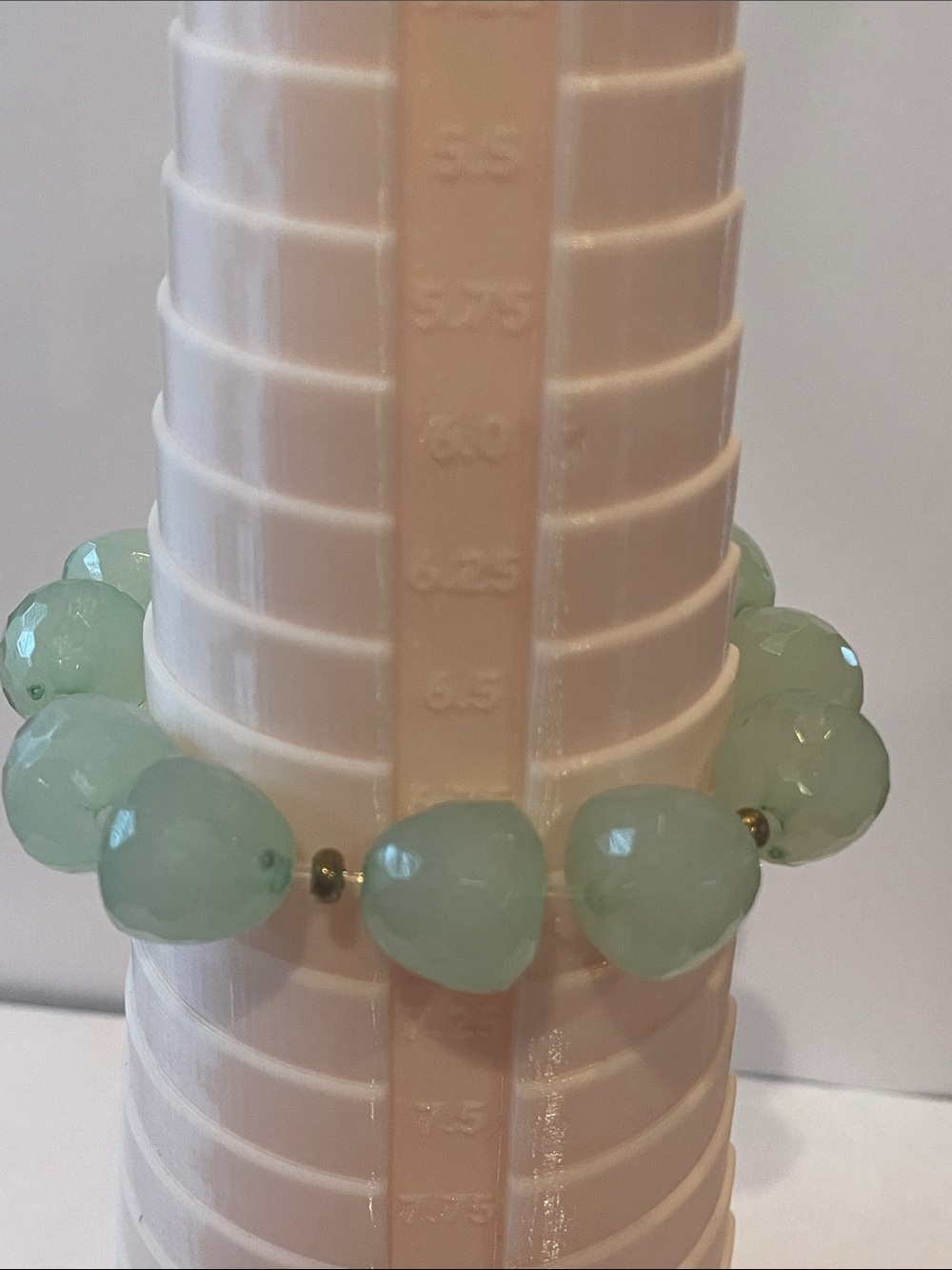 Light Green Beaded Stretch Bracelet - Unknown Brand - Picture 2 of 2